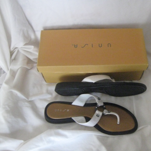 UNISA Sandals White with Jeweled highlights Size 9 - Picture 2 of 6